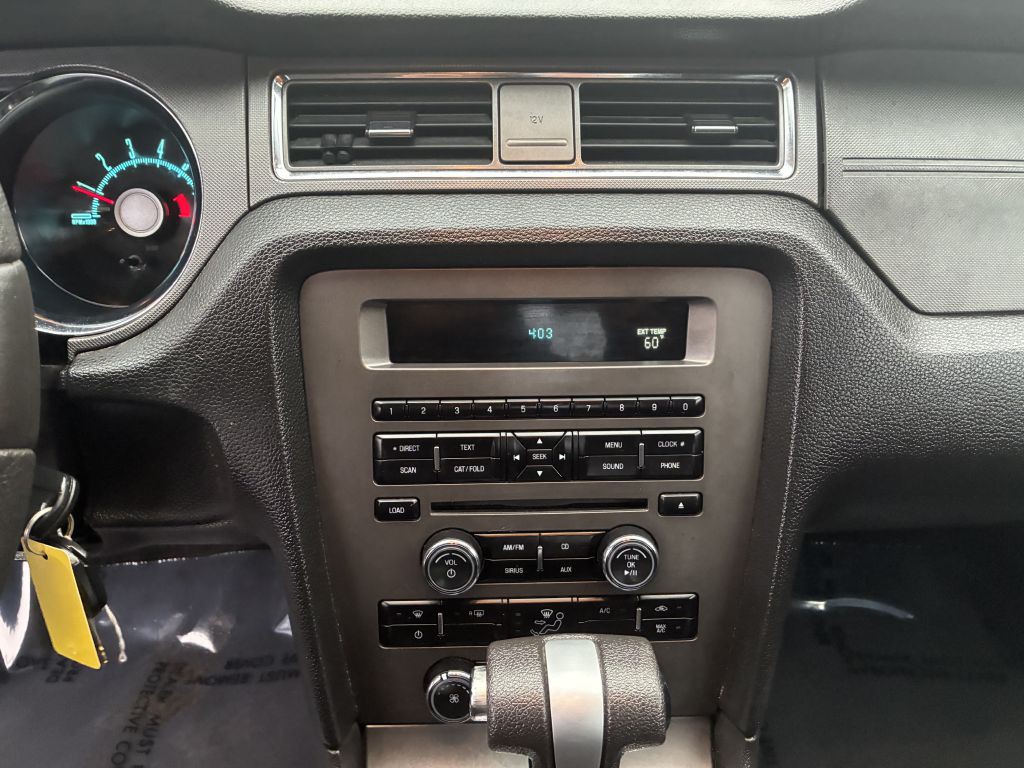 2010 Ford Mustang Image 14