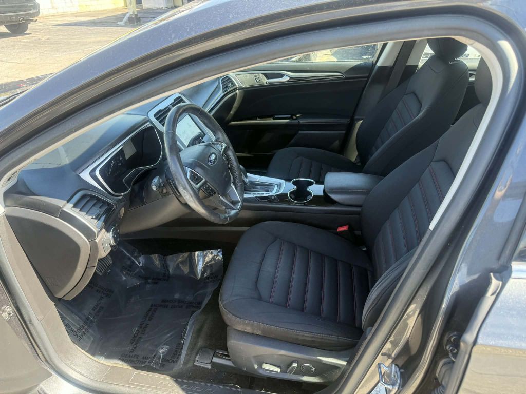 2016 Ford Fusion Image 9