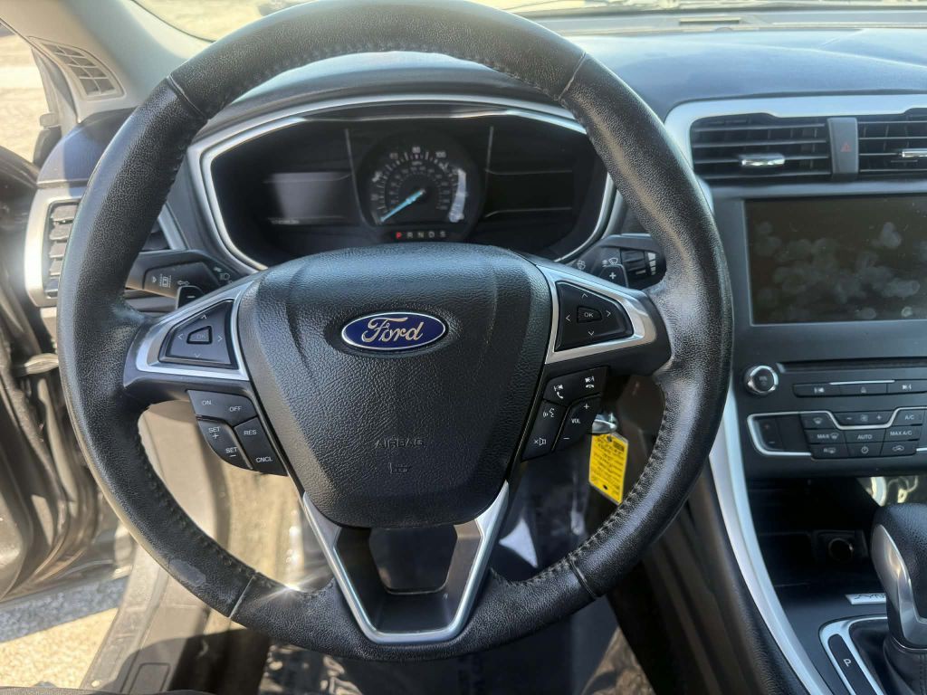 2016 Ford Fusion Image 16