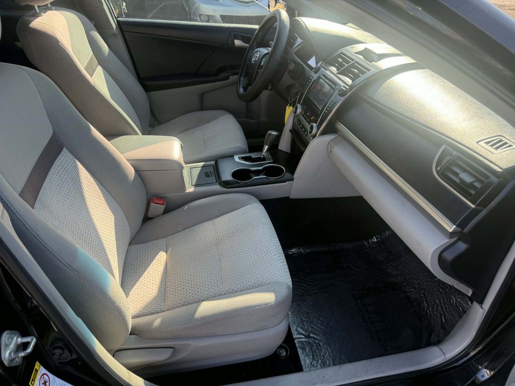 2012 Toyota Camry Image 12