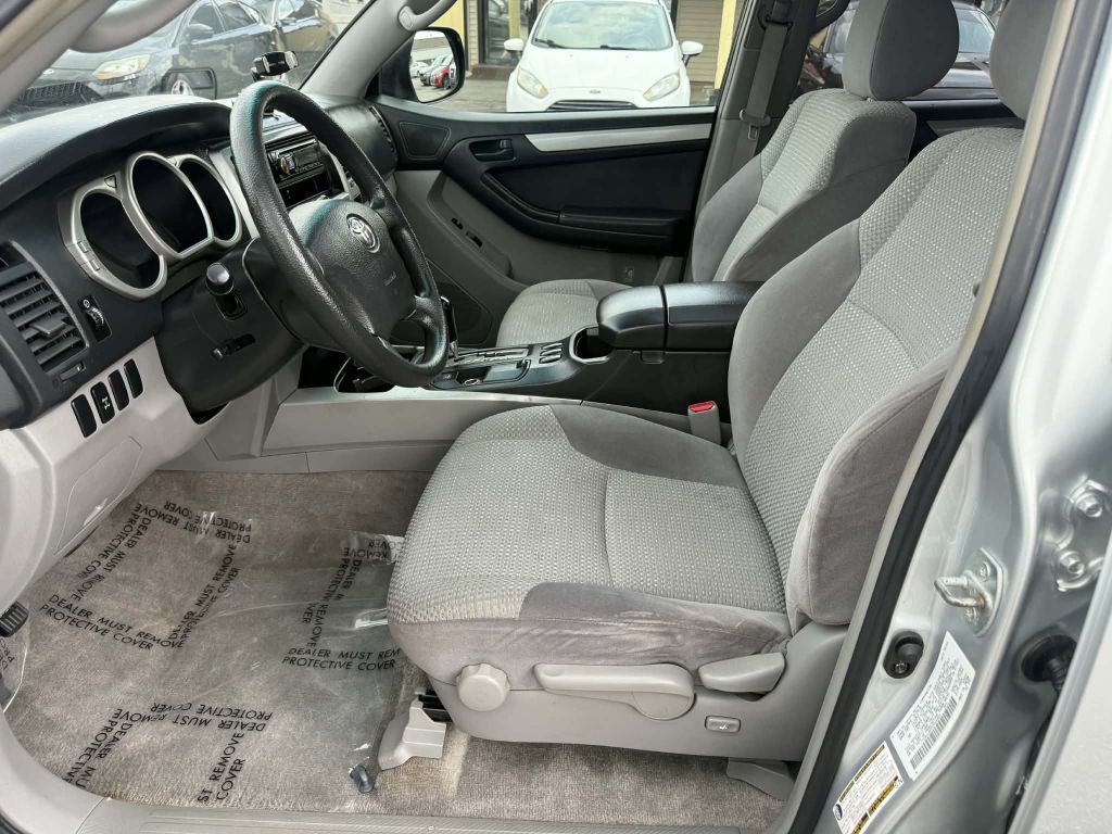 2004 Toyota 4Runner Image 9