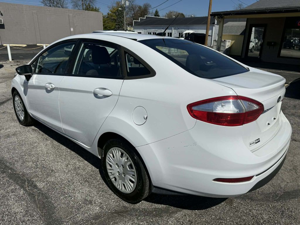 2016 Ford Fiesta Image 6