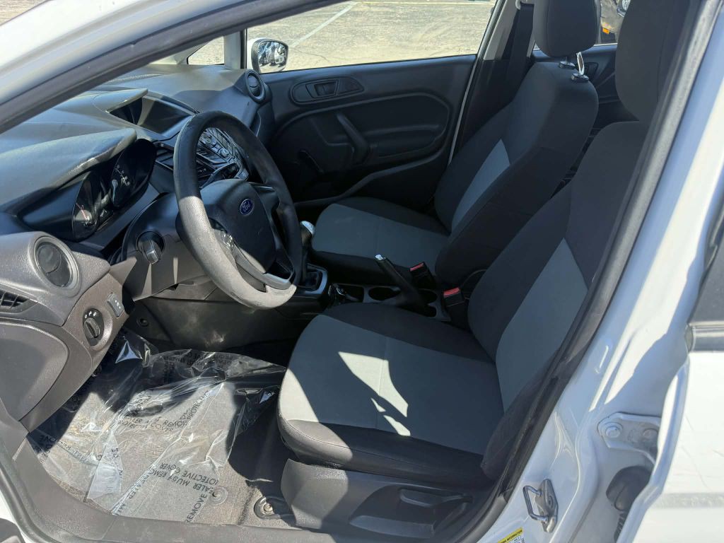 2016 Ford Fiesta Image 9