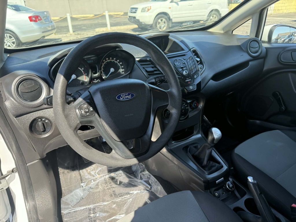 2016 Ford Fiesta Image 11
