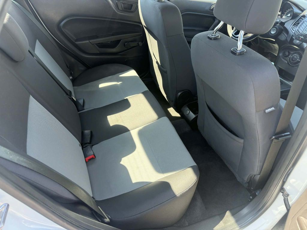 2016 Ford Fiesta Image 12