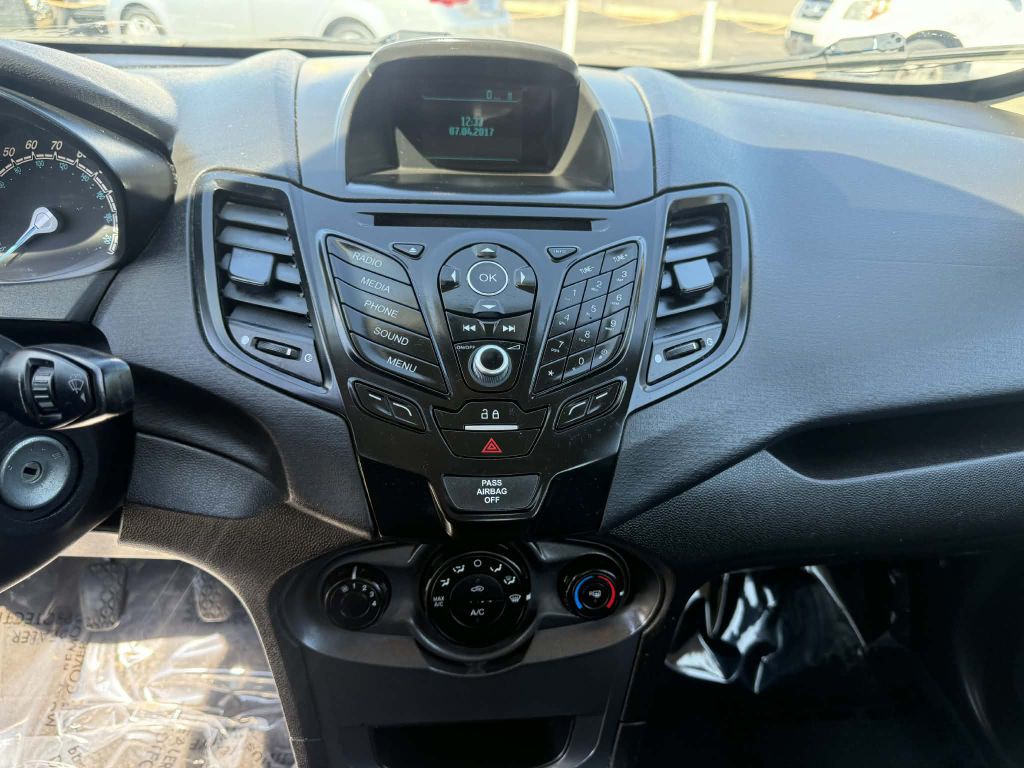 2016 Ford Fiesta Image 15