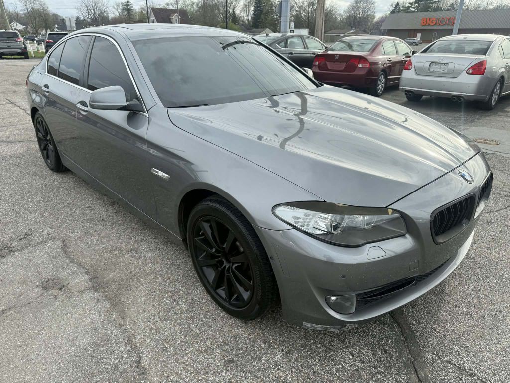 2013 BMW 5 Series Image 2