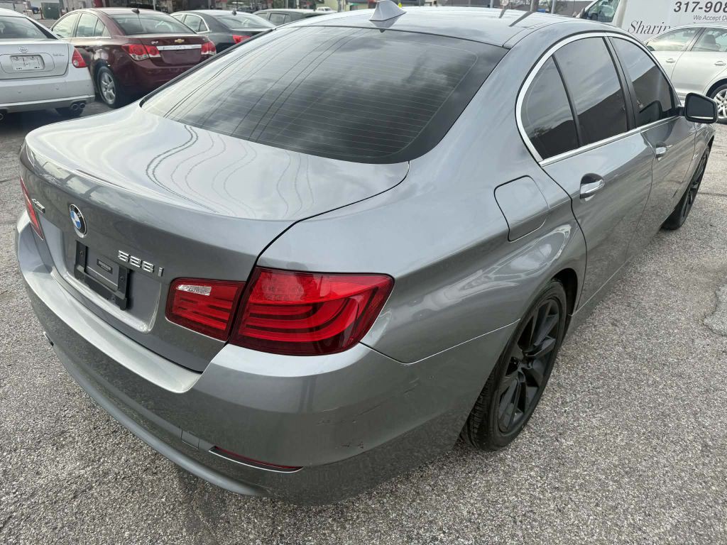 2013 BMW 5 Series Image 4