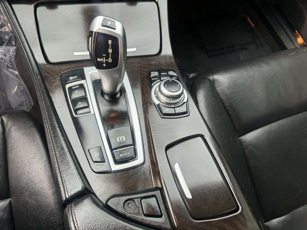 2013 BMW 5 Series Image 16