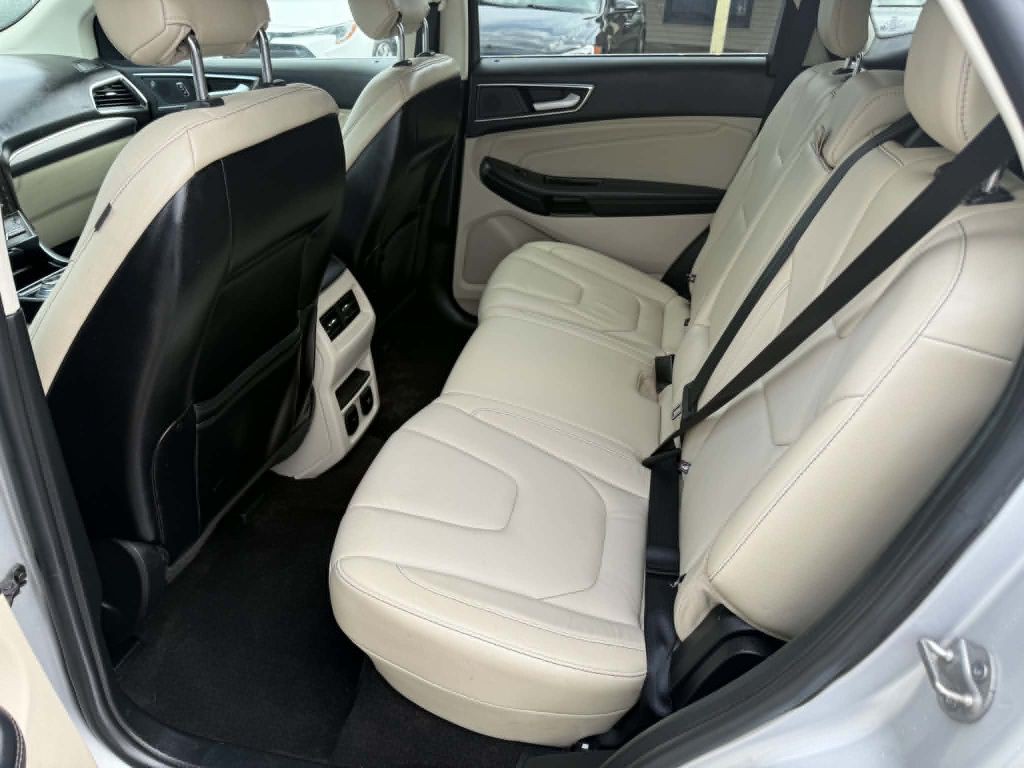 2019 Ford Edge Image 10