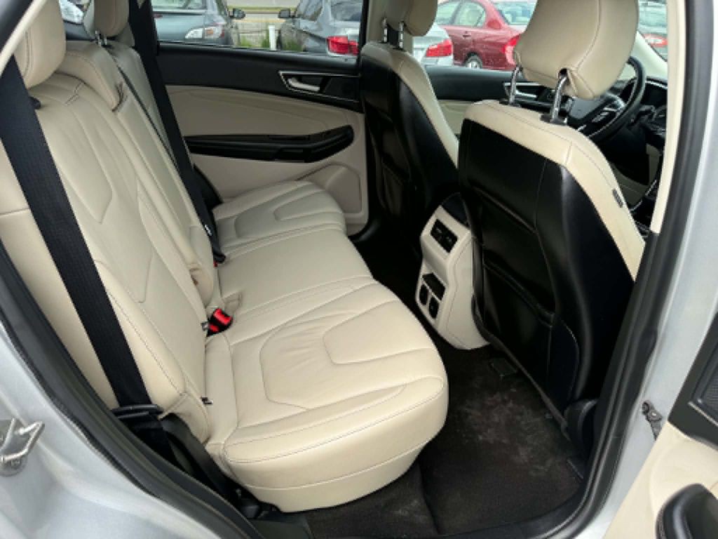 2019 Ford Edge Image 13