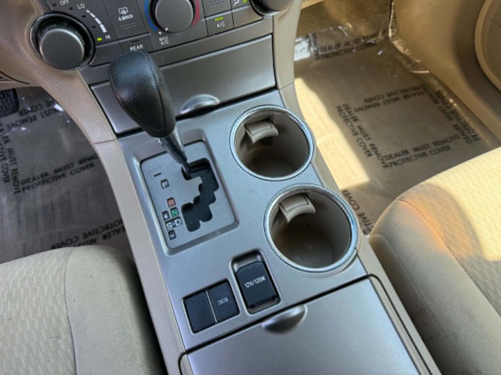 2010 Toyota Highlander Image 19