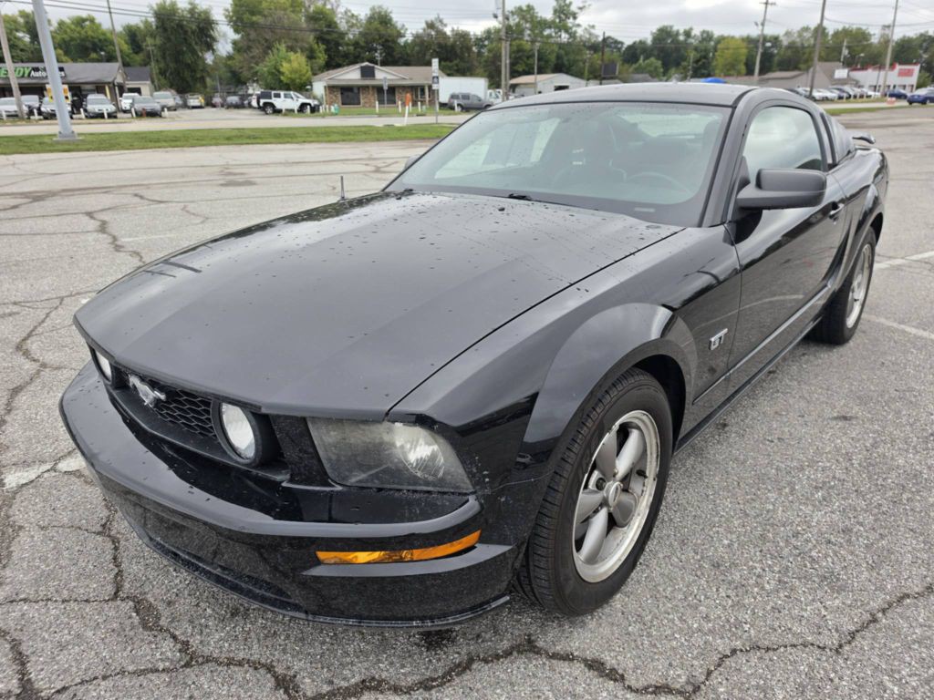 2006 Ford Mustang Image 2