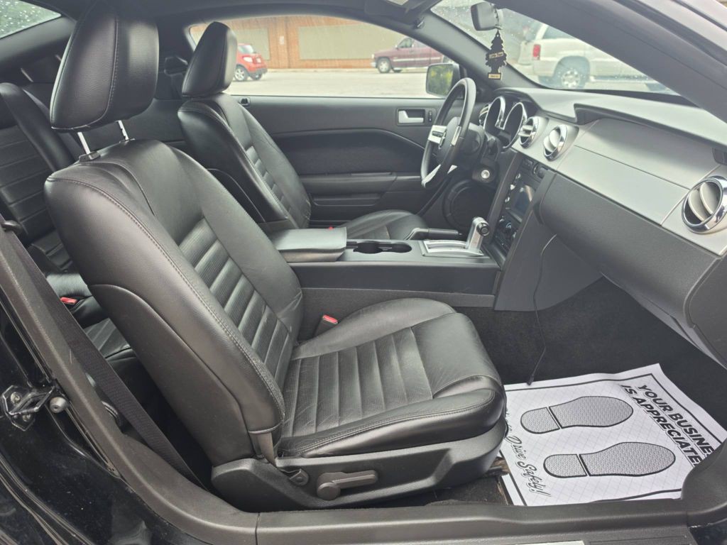 2006 Ford Mustang Image 12