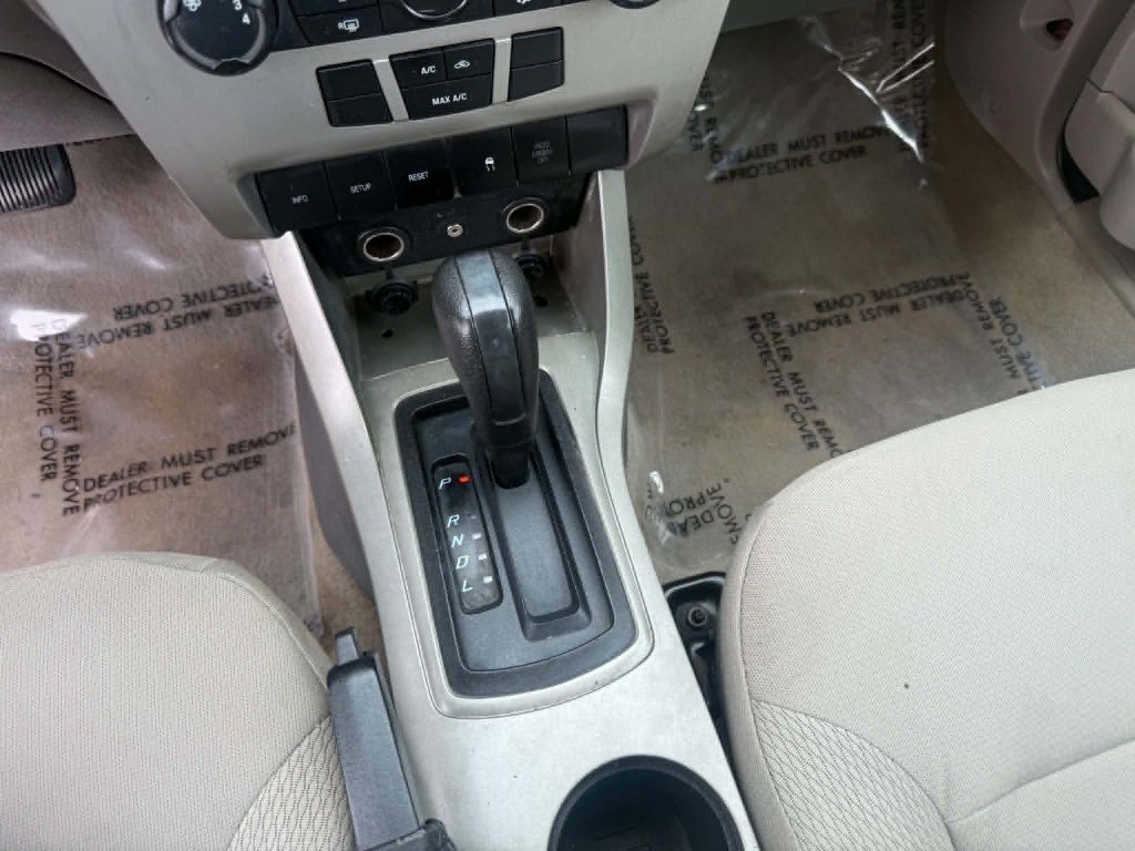 2010 Ford Focus Image 16