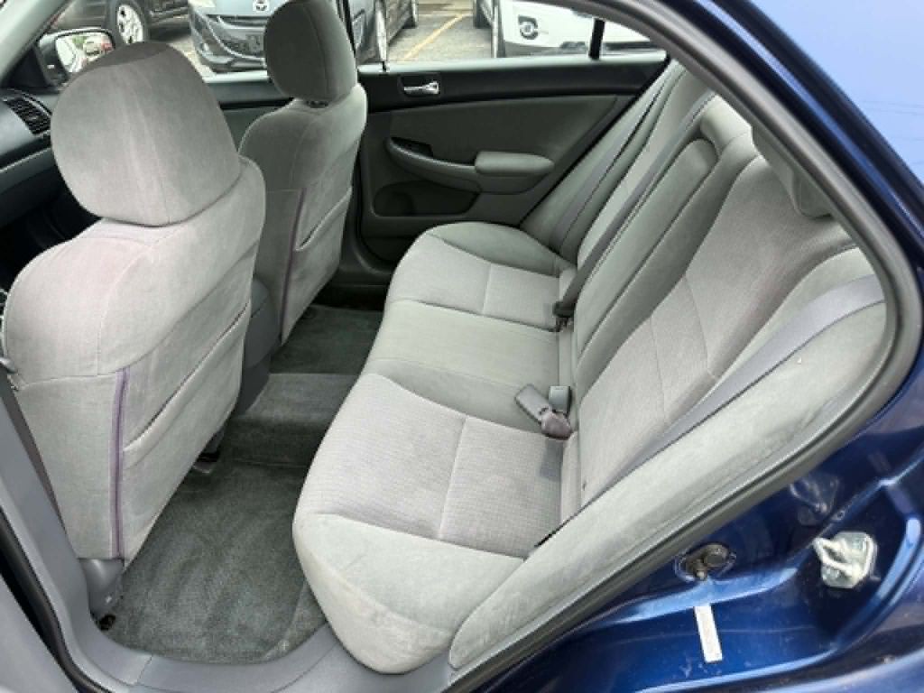 2004 Honda Accord Image 10