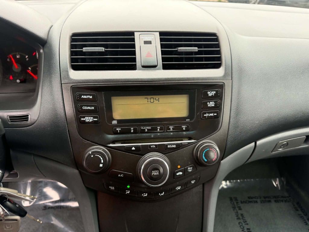 2004 Honda Accord Image 15