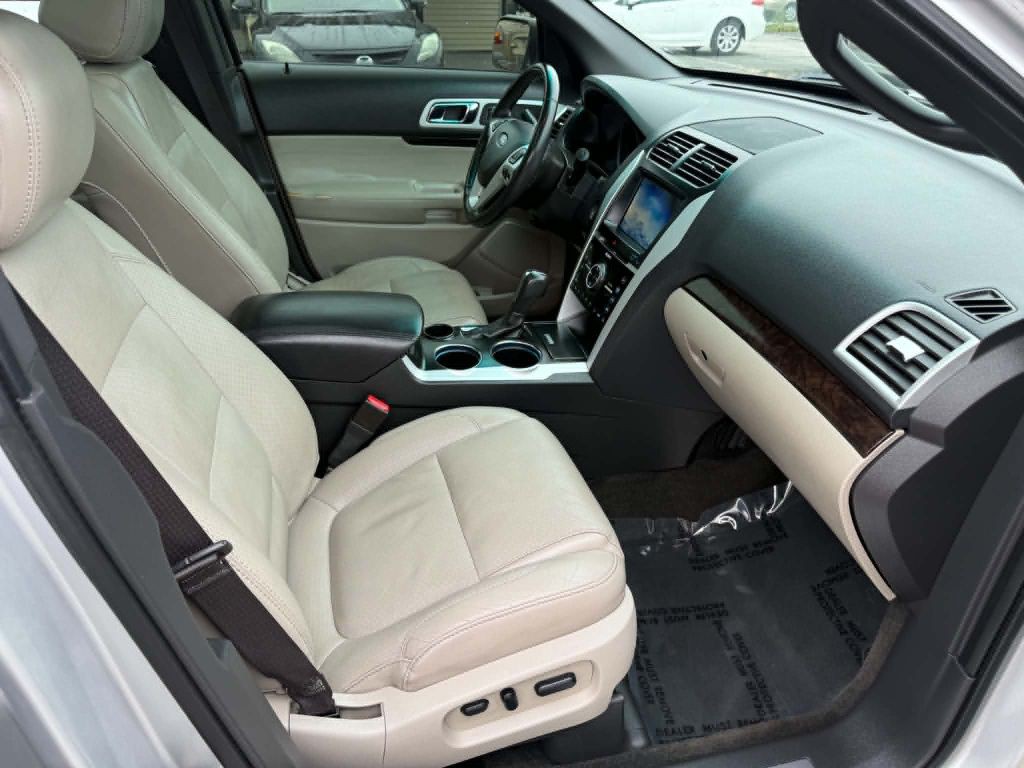 2011 Ford Explorer Image 16
