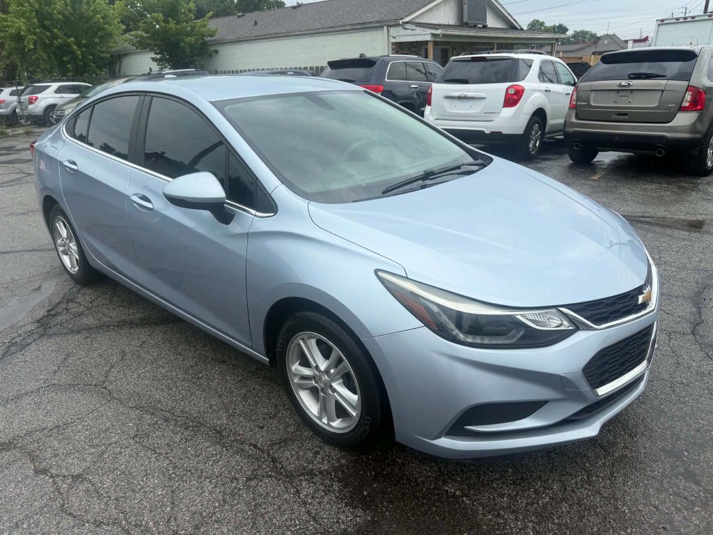 2017 Chevrolet Cruze Image 2