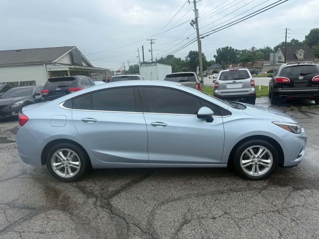 2017 Chevrolet Cruze Image 3