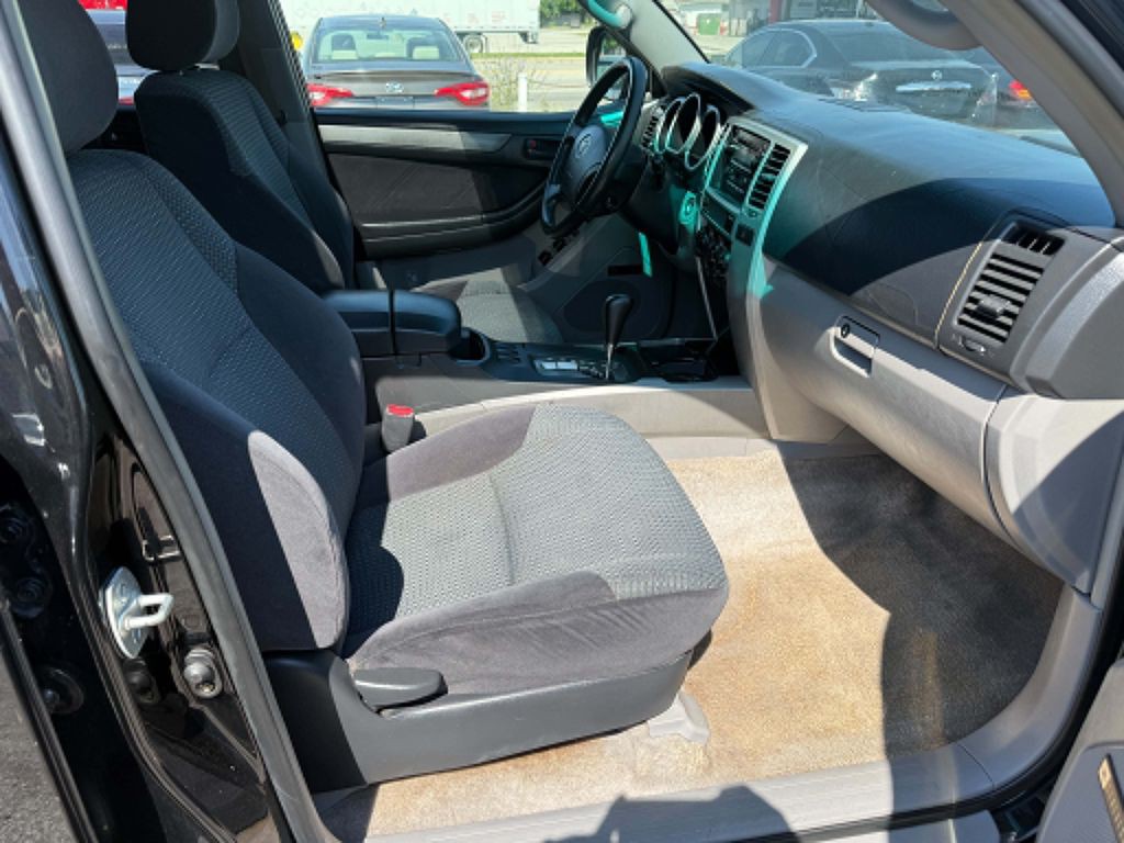 2004 Toyota 4Runner Image 16