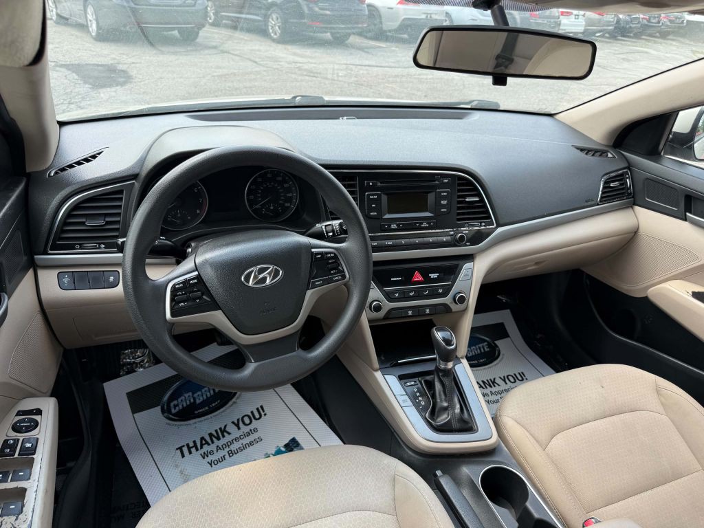 2017 Hyundai Elantra Image 11