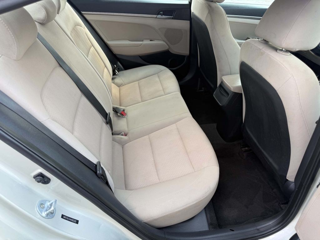 2017 Hyundai Elantra Image 12