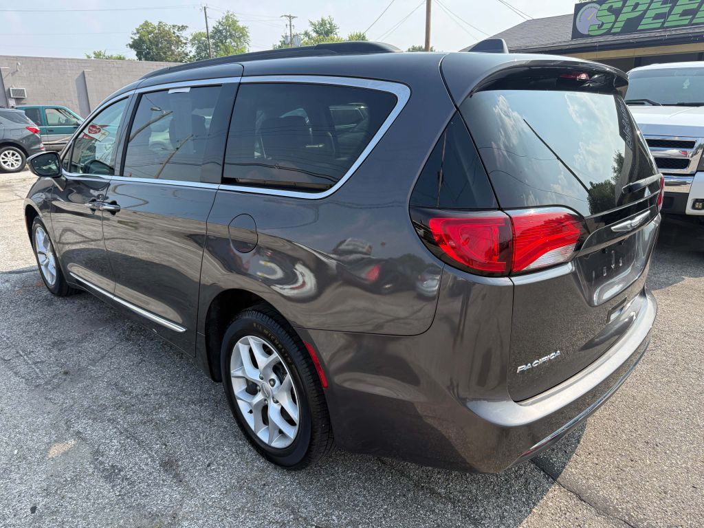 2017 Chrysler Pacifica Image 5