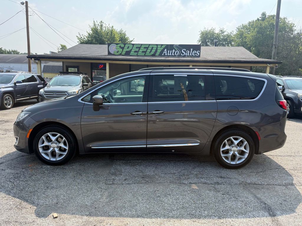 2017 Chrysler Pacifica Image 6