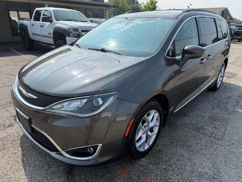2017 Chrysler Pacifica Image 7