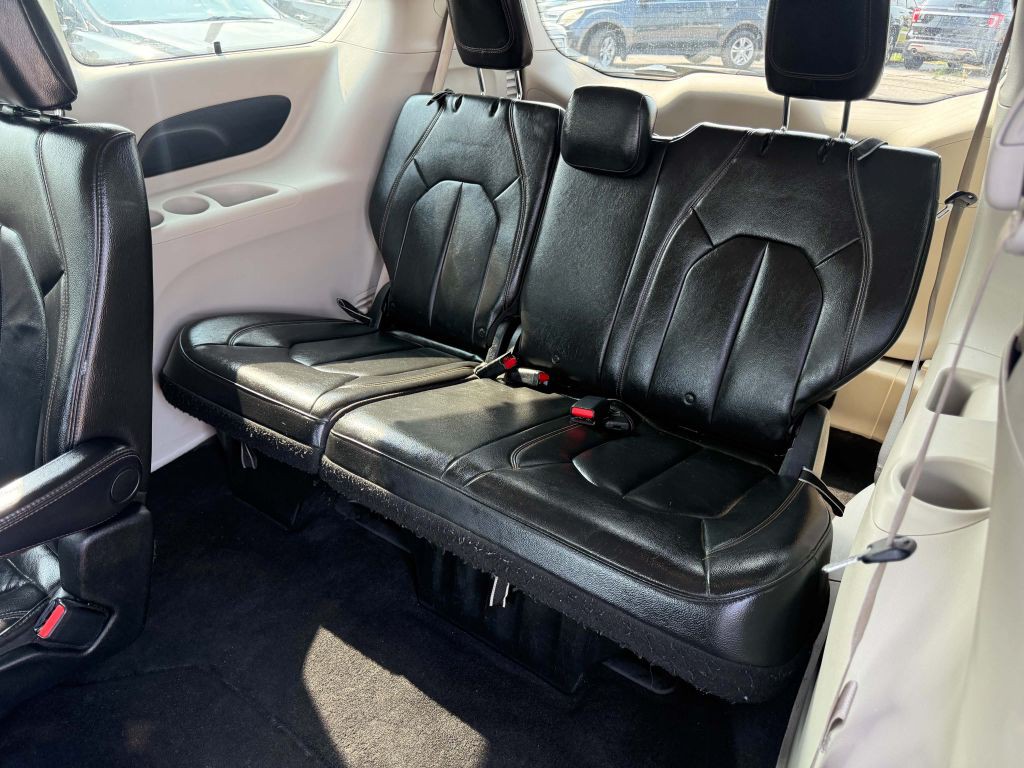 2017 Chrysler Pacifica Image 10