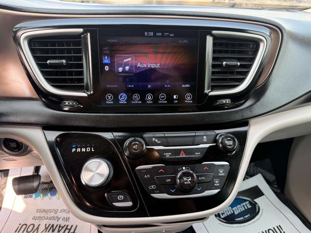 2017 Chrysler Pacifica Image 17