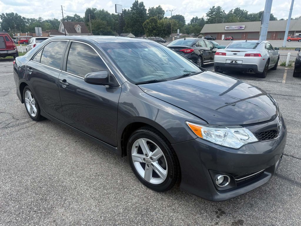 2012 Toyota Camry Image 2