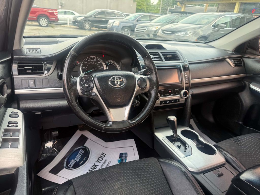 2012 Toyota Camry Image 11