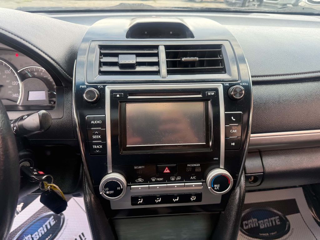 2012 Toyota Camry Image 16