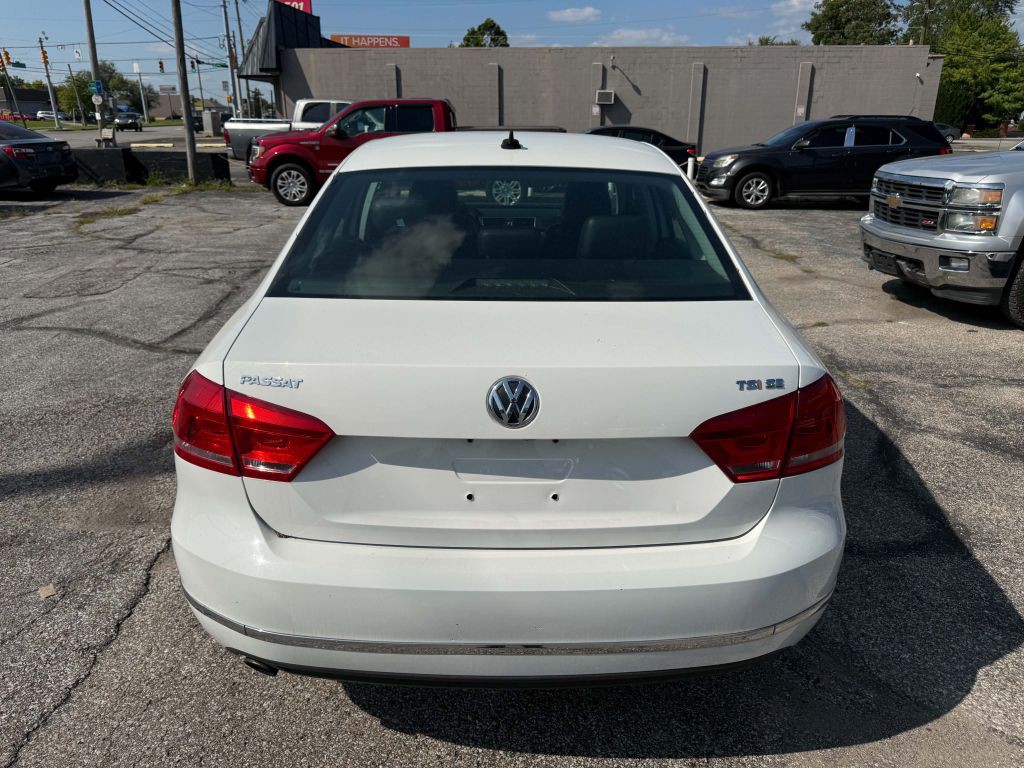 2015 Volkswagen Passat Image 4