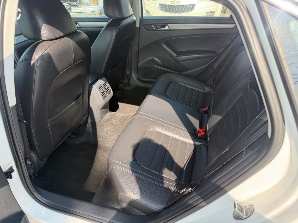 2015 Volkswagen Passat Image 8