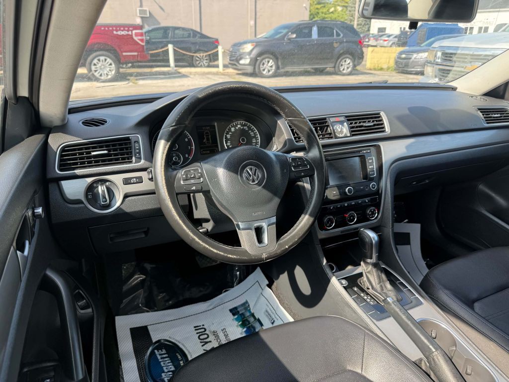 2015 Volkswagen Passat Image 9