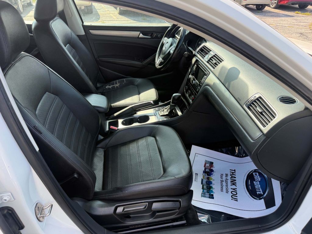 2015 Volkswagen Passat Image 11
