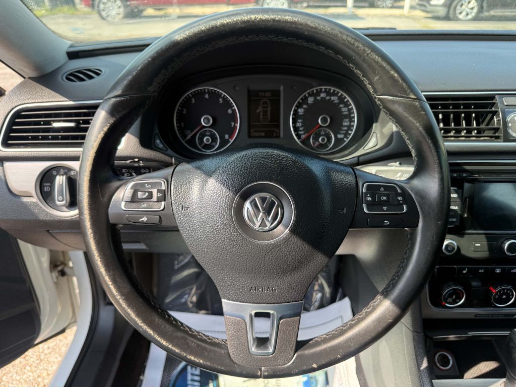2015 Volkswagen Passat Image 12