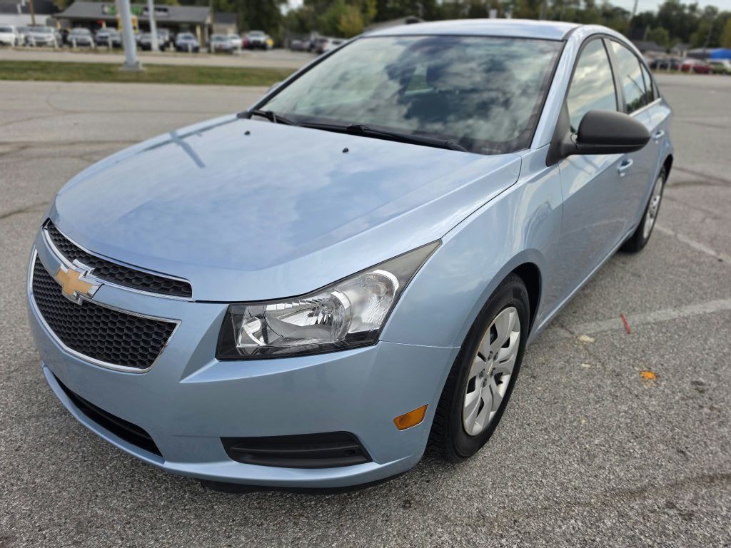 2012 Chevrolet Cruze Image 2