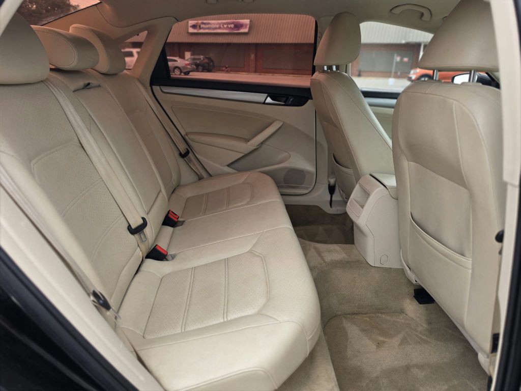 2014 Volkswagen Passat Image 11
