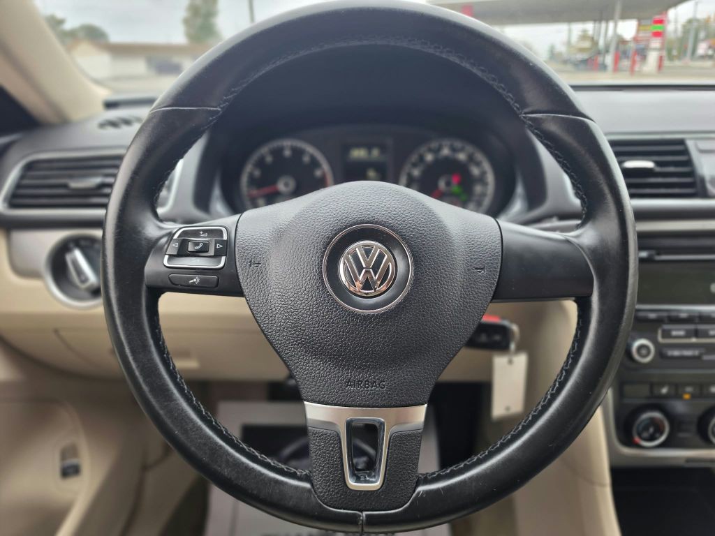 2014 Volkswagen Passat Image 13