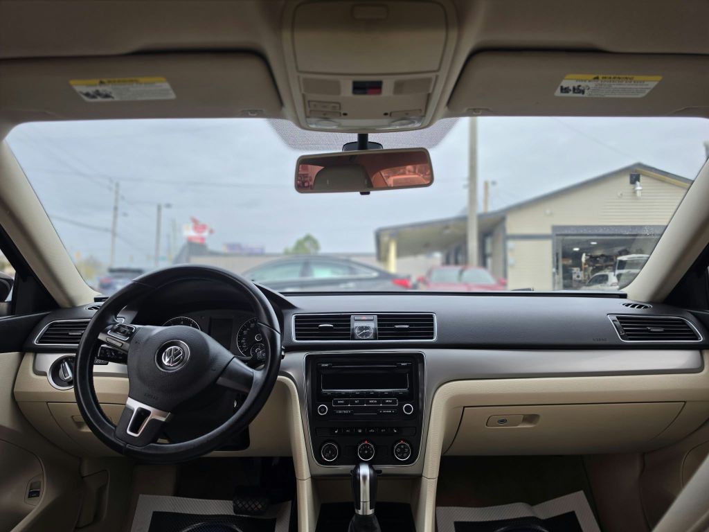 2014 Volkswagen Passat Image 14