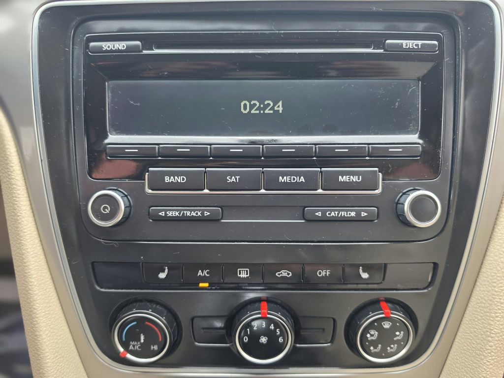 2014 Volkswagen Passat Image 15