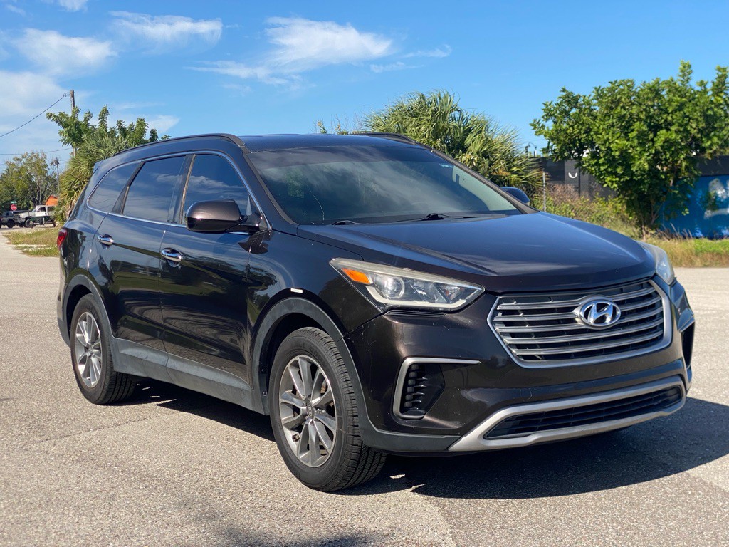 2017 Hyundai Santa Fe Image 1
