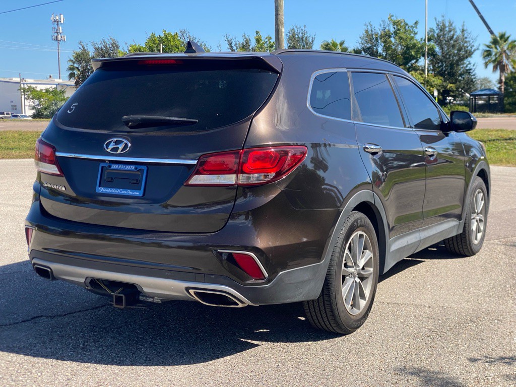2017 Hyundai Santa Fe Image 3