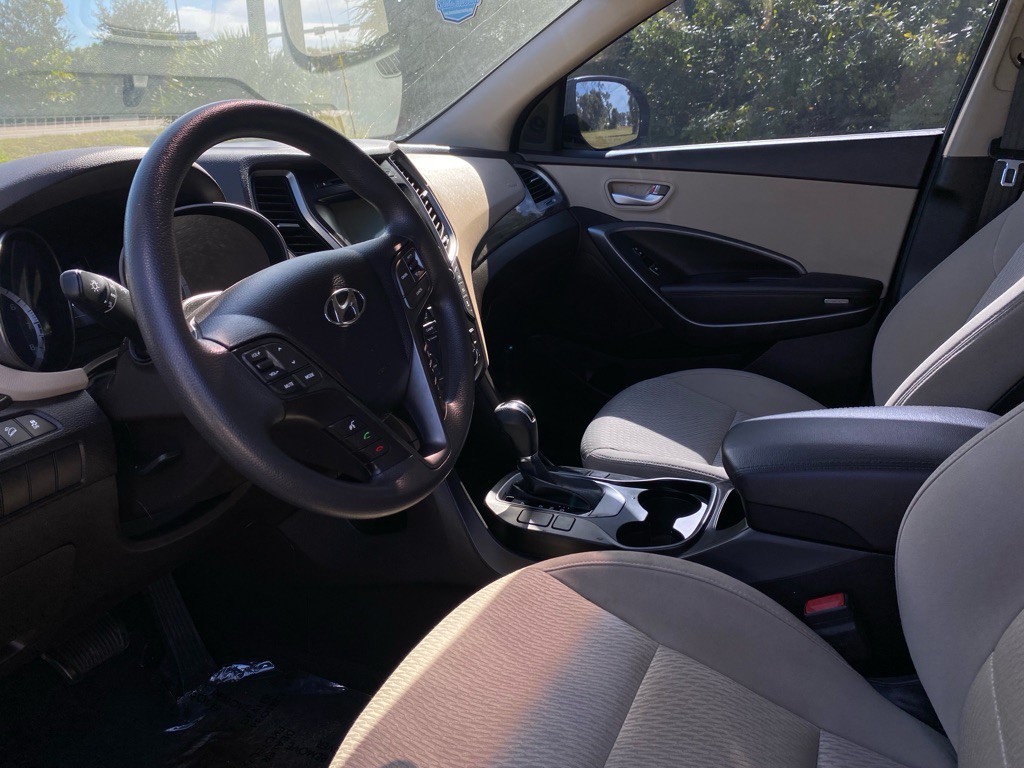 2017 Hyundai Santa Fe Image 5