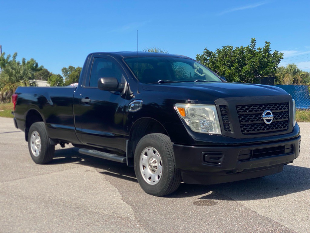 2017 Nissan Titan Image 1