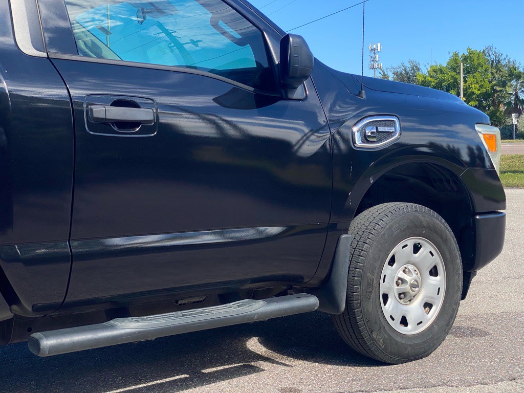 2017 Nissan Titan Image 3